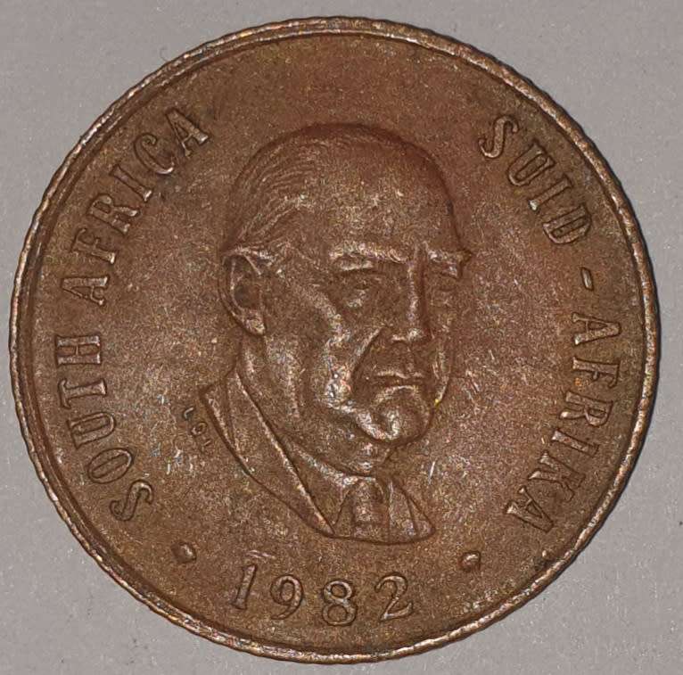 1982 - 2 CENT COIN (TWO CENT COIN) - RSA - BRONZE - KM#83 - BILINGUAL LEGEND - WILDEBEEST